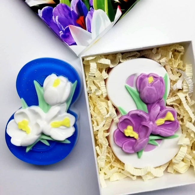 Мыло на 8 марта в виде восьмёрки с цветами