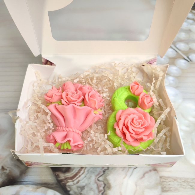 Набор на 8 марта из мыльных роз