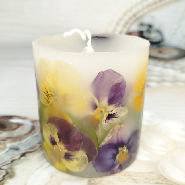 Ботаническая свеча Анютины глазки