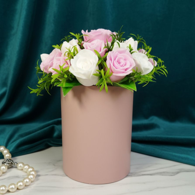 Розы Эверест в высокой коробке