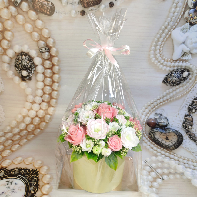 Букет из роз и эустом