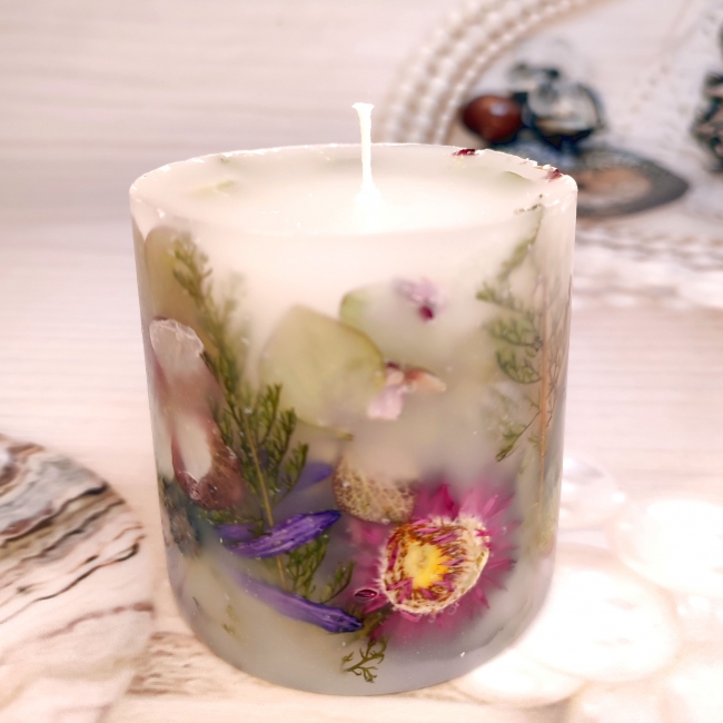 Свеча с соснами