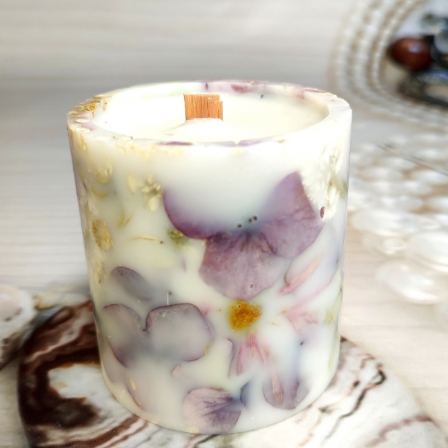 Свеча с гортензией