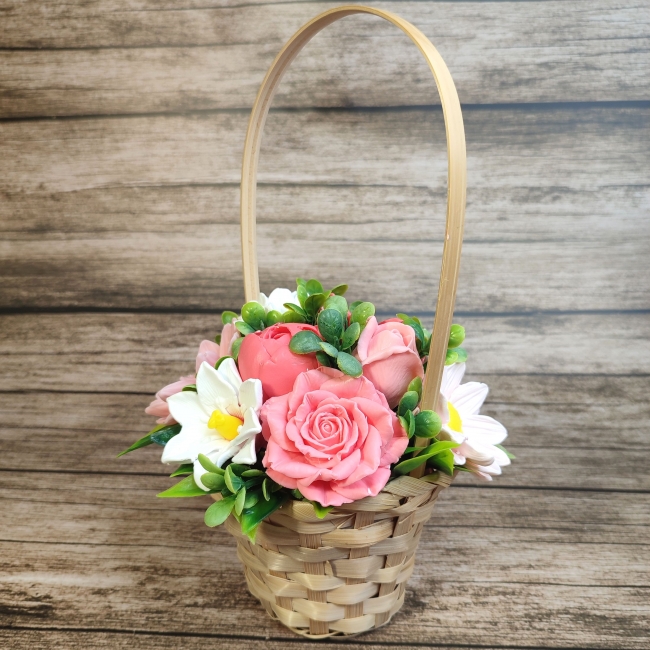 Вавилонская башня из мыльных цветов