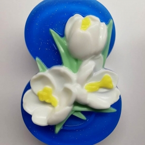 Восьмёрка с крокусами