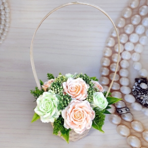 Эффектная корзинка роз