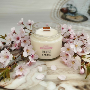 горная сакура на столе