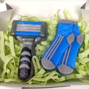 Бритва и носки из мыла