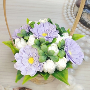 Корзинка с космеями