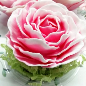 Роза из мыла в куполе