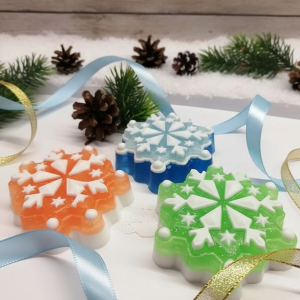 Разноцветные снежинки