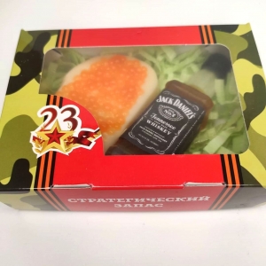 Коробка с подарком на 23 февраля